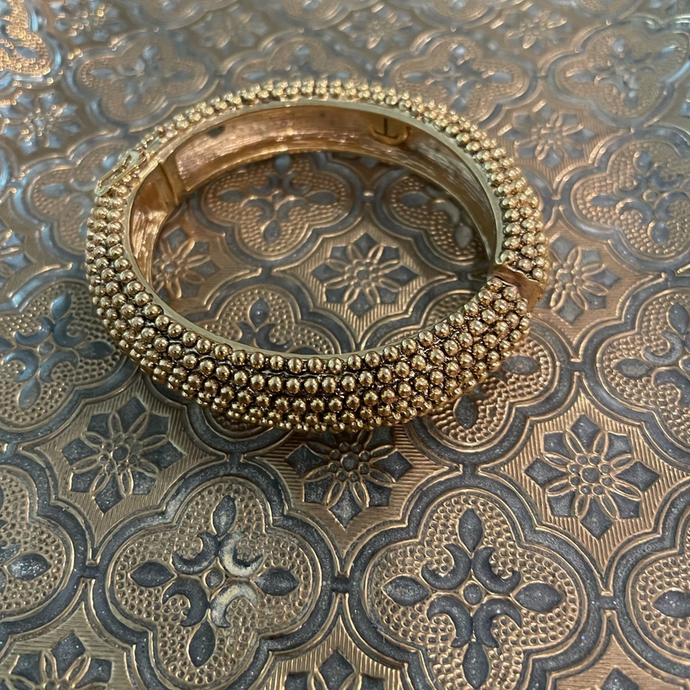 Gold-toned bracelet